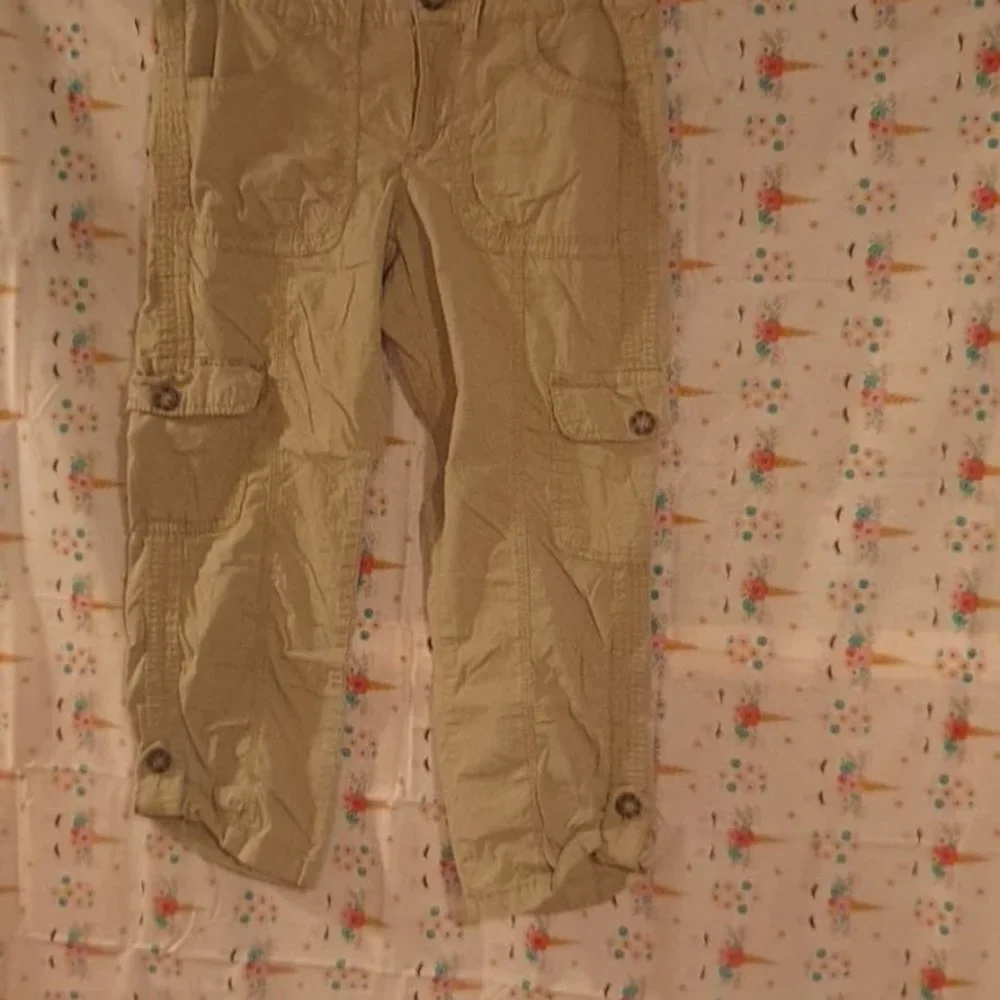 Levi Strauss Capris - Picture 2 of 2